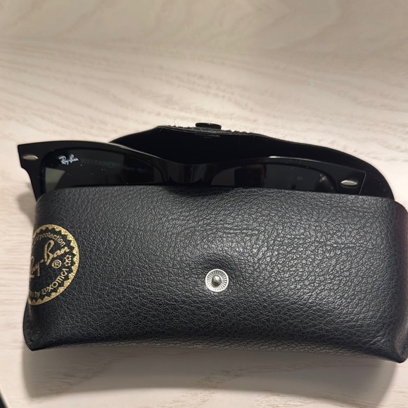 Ray-Ban Black Wayfarer Sunglasses - Picture 7 of 9